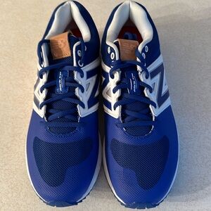 BNWT New Balance baseball turf sneaker